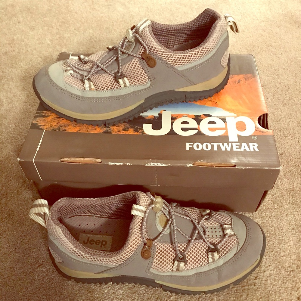 Woman’s “Jeep” Four Speed Shoes, 8M